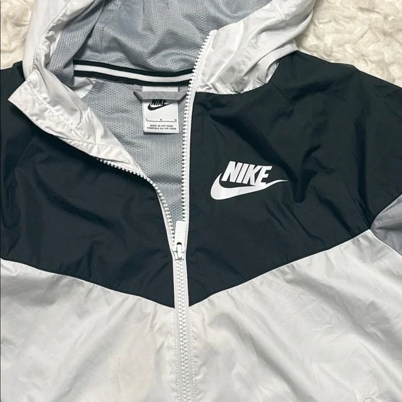 Nike Windrunner Jacket - Picture 2 of 9